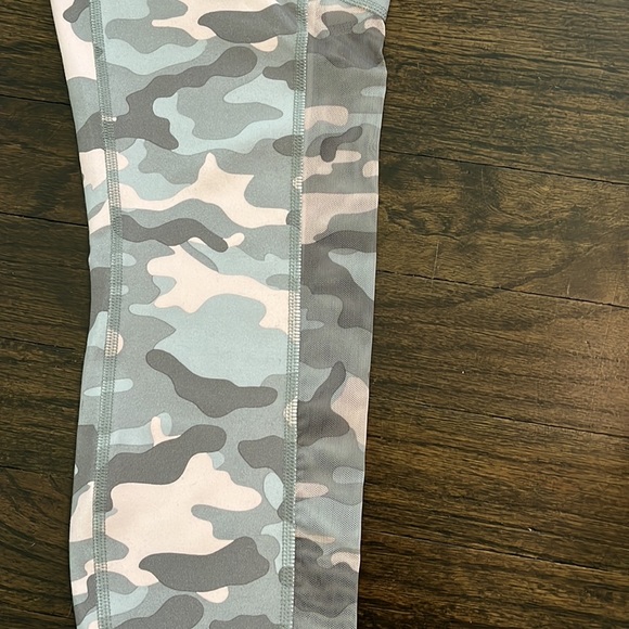 Fabletics cropped leggings - Picture 2 of 3